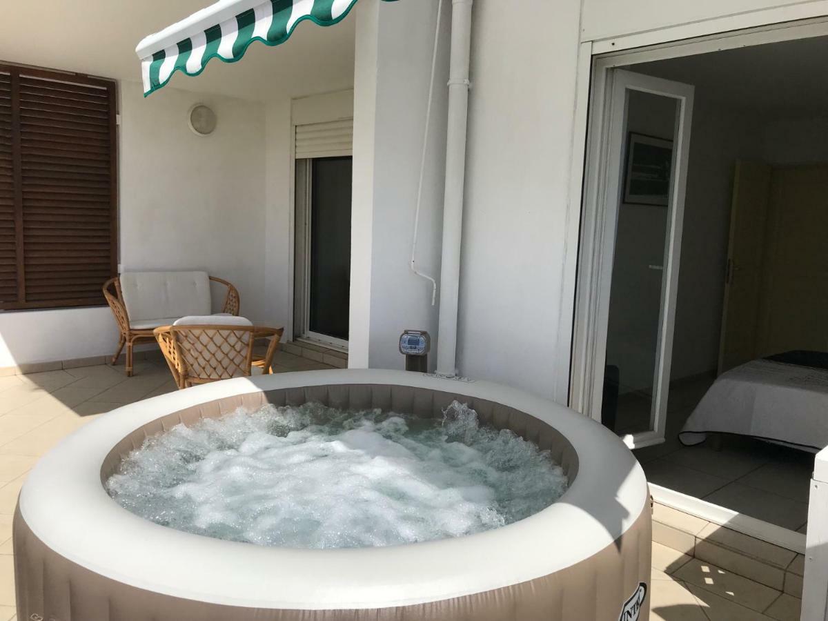 Meuble Homard Avec Jacuzzi Et Vue Mer سان جيل لي بان المظهر الخارجي الصورة