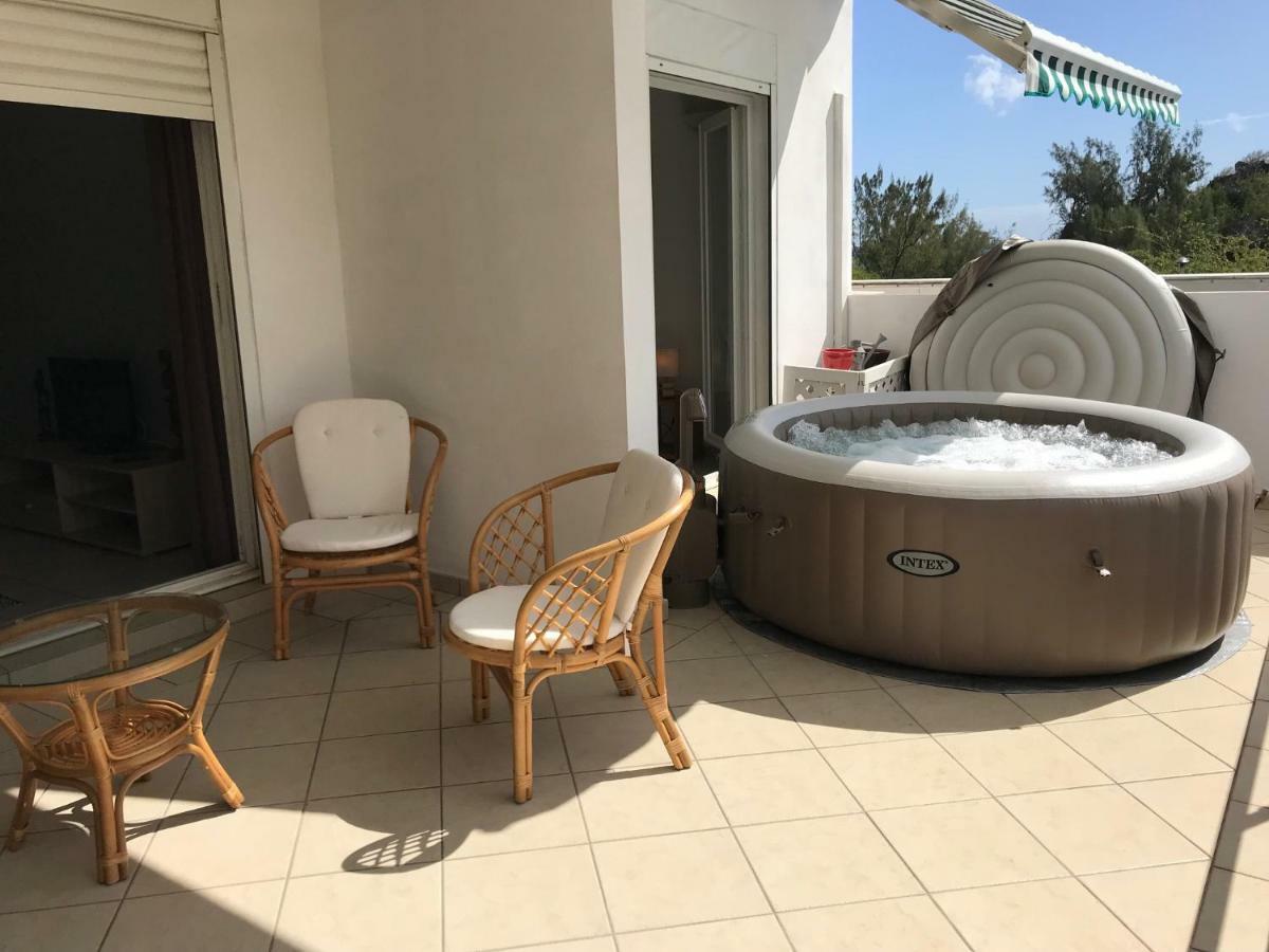 Meuble Homard Avec Jacuzzi Et Vue Mer سان جيل لي بان المظهر الخارجي الصورة